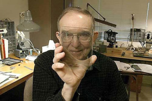 En 1965 el estadounidense James Russell inventó el CD o disco compacto.