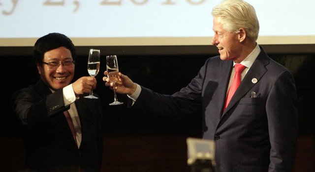 Clinton Announces the Lift on Trade Embargo with Vietnam