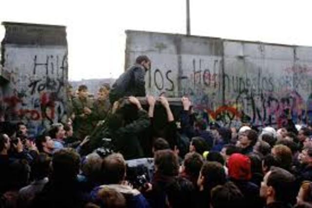 Berlin wall falls