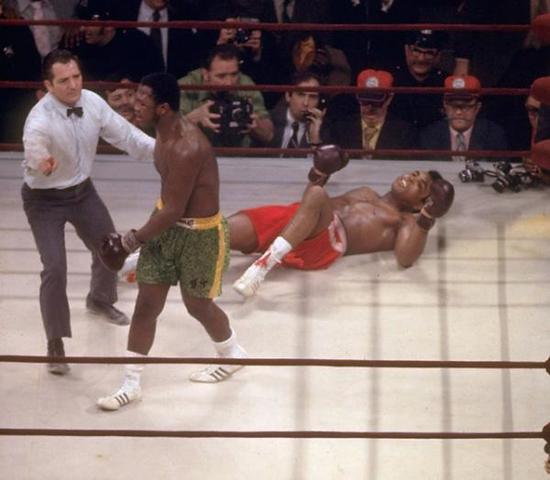 Caída frente a Joe Frazier