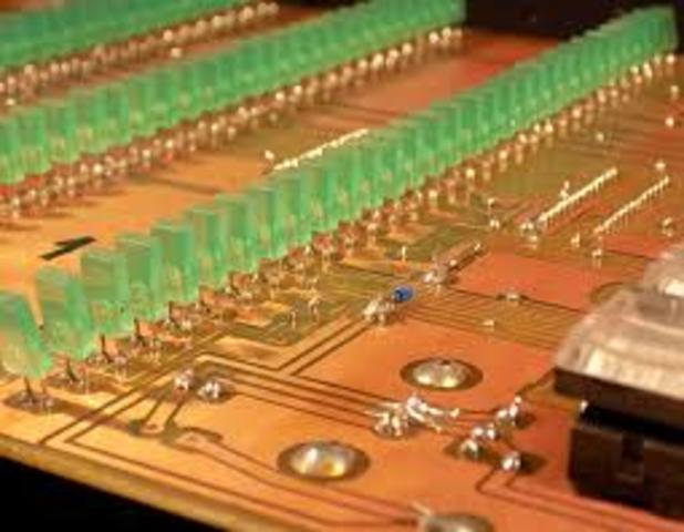 1969 – CRIOU-SE O SISTEMA AVANÇADO DE TECNOLOGIAS EDUCACIONAIS, QUE PREVIA A UTILIZAÇÃO DE RÁDIO, TELEVISÃO E OUTROS MEIOS APLICÁVEIS;