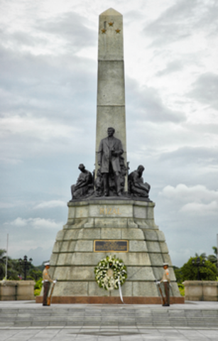 Rizal Monument (Bantayog ni Jose Rizal)