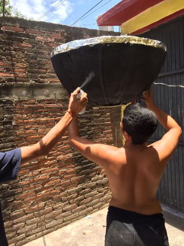 Terminando de pintar y lista para presentar