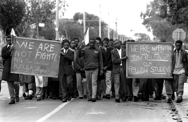 600 coloured students march from the Bellville Training College