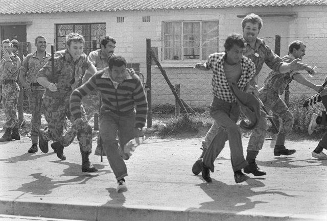 600 students from five secondary schools march to Bontheuwel