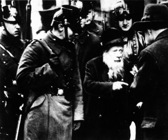 30,000 German Jews were arrested.