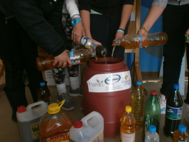 Συλλογή τηγανέλαιου στο 4ο Γυμνάσιο