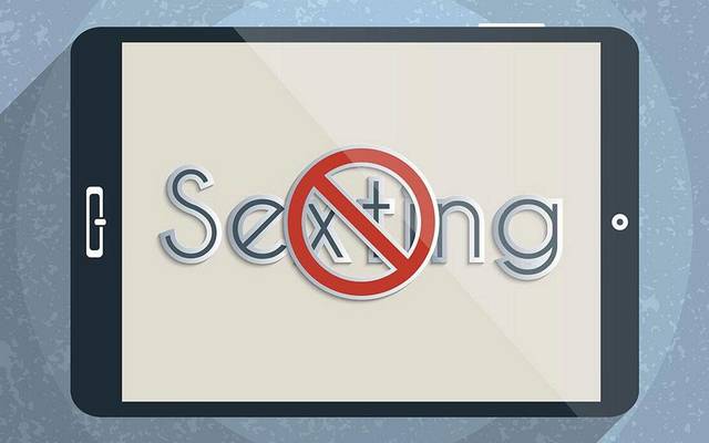Así usan el 'sexting' para extorsionar a menores en redes sociales.