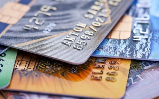 Banda habría desocupado al menos 40 cuentas clonando tarjetas.