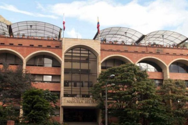 2004 reconocimiento como Universidad