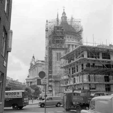 "St Paul’s Cathedral." (London, England).