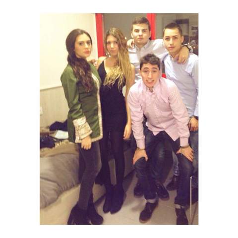 Pero Laura no terminó de engancharse del chico de ojos azules que suspiraba por ella.