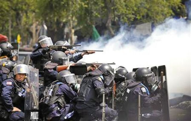 15.2 Johnny told Pony to stay gold ,and Dally finally broke.