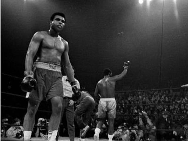 Cae ante Frazier por el título mundial