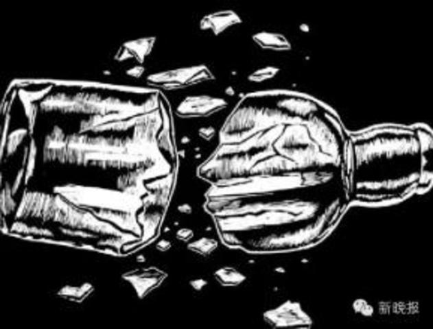 Pony broke the wine-bottle in order to intimidate Socs who wanted to revenge for Bob.