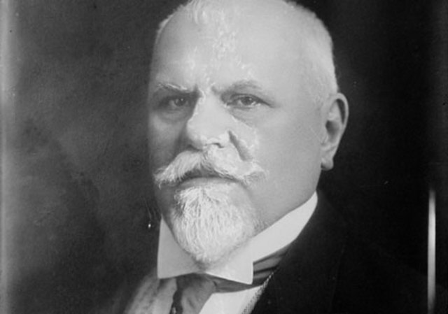 Justo Sierra es nombrado Subsecretario de Instrucción Publica