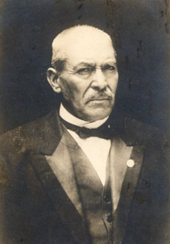 Victoriano Huerta huye de México