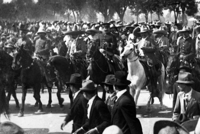Pancho Villa y Emiliano Zapata entran en la ciudad de México
