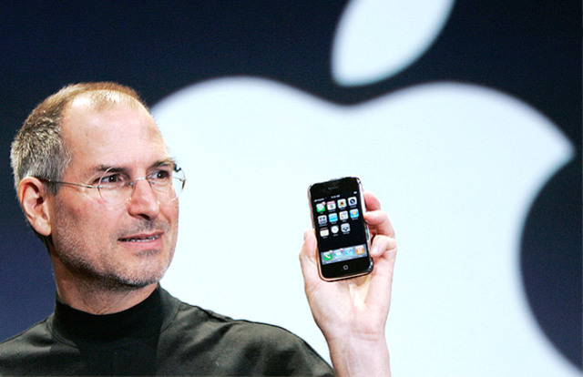 Steven Jobs crea Iphone