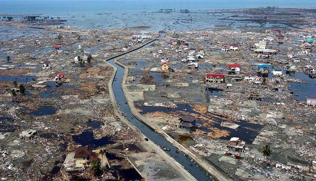 UN TSUNAMI DEVASTA EL SUDESTE ASIÁTICO