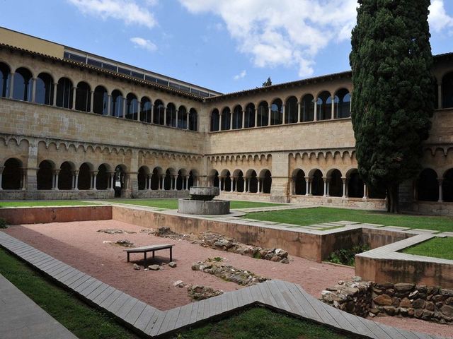 Fundació del monestir