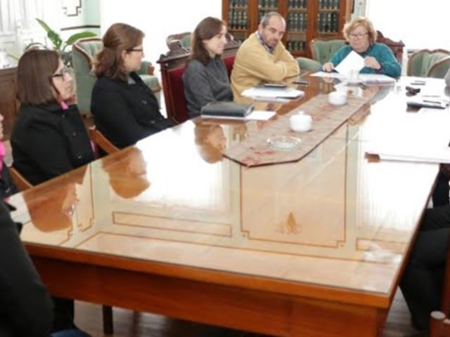 Esperanza: Producción concretó una nueva entrega de créditos a emprendedores.