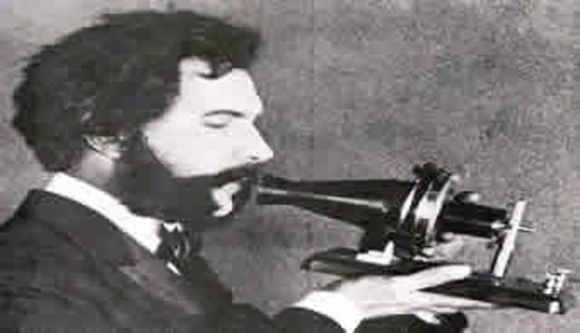 A. Graham Bell inventó el teléfono