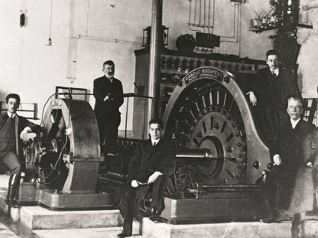 The World's First Hydroelectric Power Plant