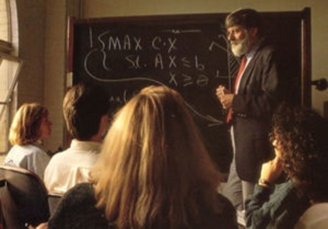 SURGIMIENTO Y TRANSFORMACIÓN EDUCACIÓN PRESENCIAL