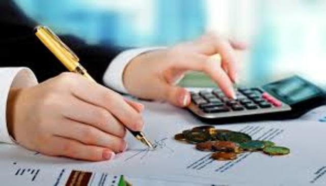 El endeudamiento de la empresa en relación con sus fondos propio no influye en el valor de las acciones.