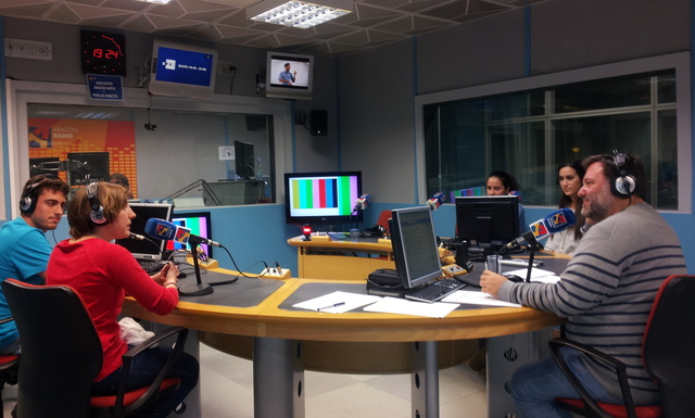 1947- Transmision de clases magistrales a traves de radio