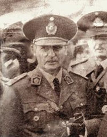 Golpe militar por el Grupo de Oficiales Unidos (GOU)