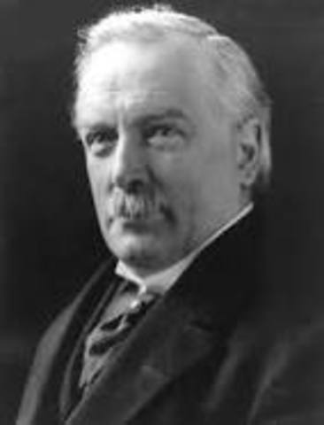 David Lloyd George resigns