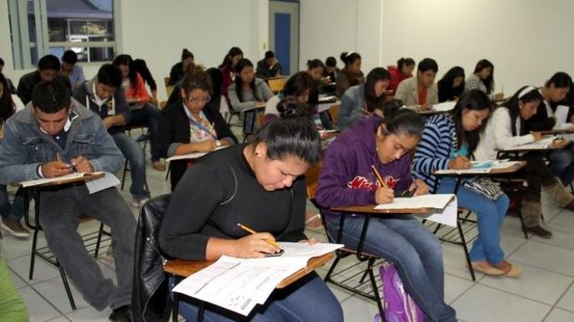 Mi primer año en la universidad tuve la oportunidad de darme cuenta de las habilidades de cada licenciados hubo licenciados, utilizaban el método tradicionalista, de igual manera tuve la oportunidad de convivir con licenciados bien preparados.