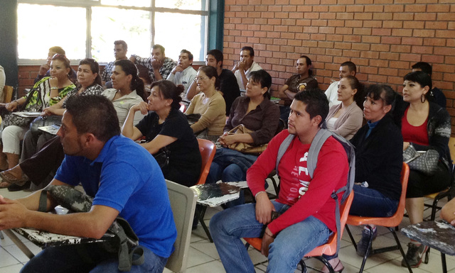 Mi segundo año en la universidad un licenciado nos impartía curso, el era irresponsable porque en salón de clase preparaba su clase y no explicaba  bien, con ese Lic, nos fue muy mal y no aprendimos nada.