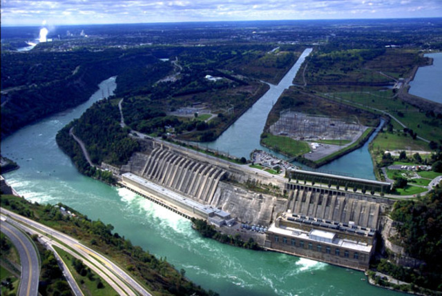 The Niagara Falls Hydropower Station opened.