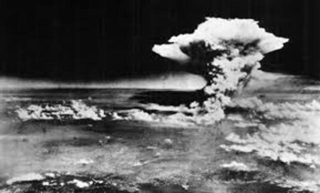 Estados Unidos lanza las bombas atómicas sobre Hiroshima y Nagasaki