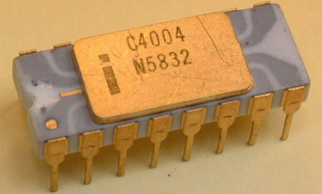 Creación del microprocesador, desarrollado por primera vez para una calculadora