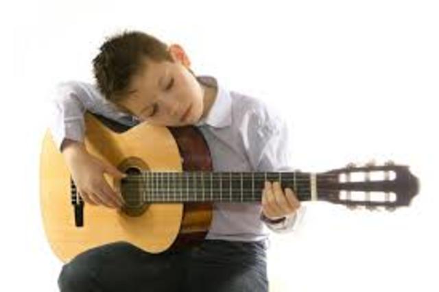 empece a aprender a tocar guitarra