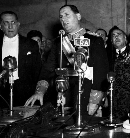 En relación con la Segunda Guerra Mundial.