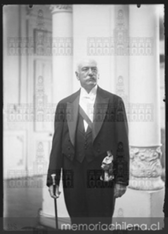 Juan Luis Sanfuentes Andonaegui es electo Presidente de la República