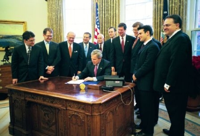 Bush signs Nanotechnology R&D Act