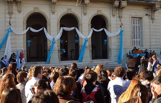 La Escuela Normal de Esperanza celebró sus 120 años de vida.