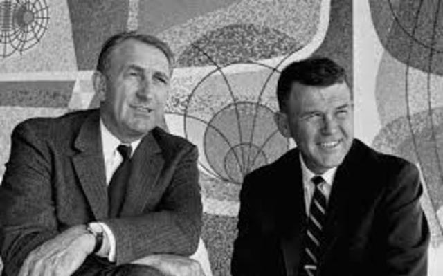 1939: los ingenieros William Hewlett y David Packard fundan en Palo Alto, California la compañía Hewlett-Packard