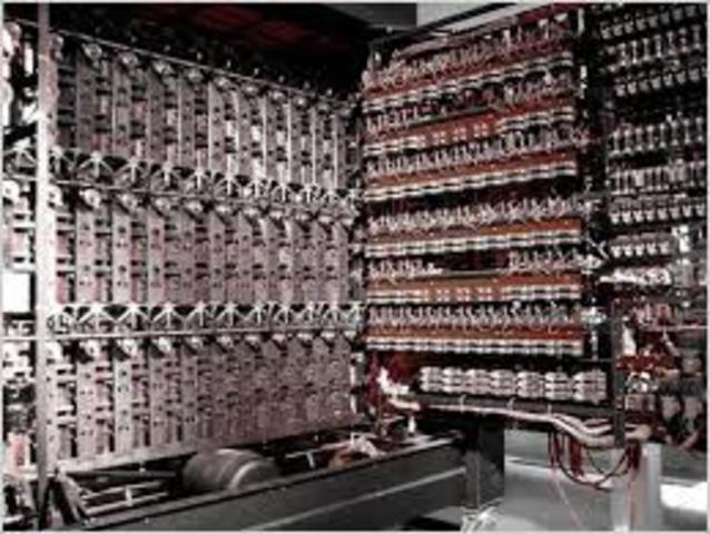 1944: En Inglaterra se construyeron los ordenadores Colossus (Colossus Mark I y Colossus Mark 2), con el objetivo de descifrar las comunicaciones de los alemanes durante la Segunda guerra mundial.
