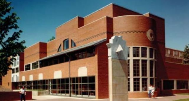 Gordon Wu Hall - Robert Venturi