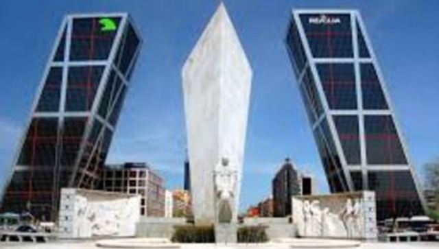 La Puerta de Europa - Philip Johnson