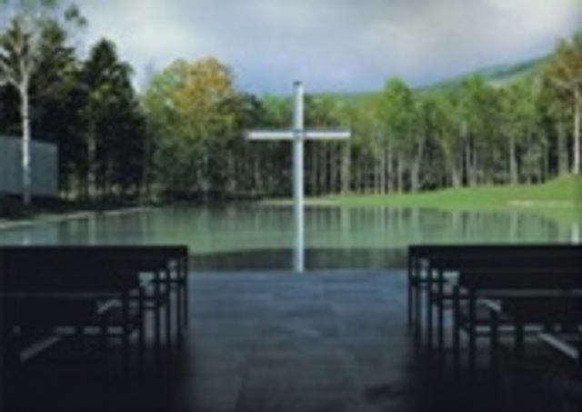 Iglesia sobre el agua