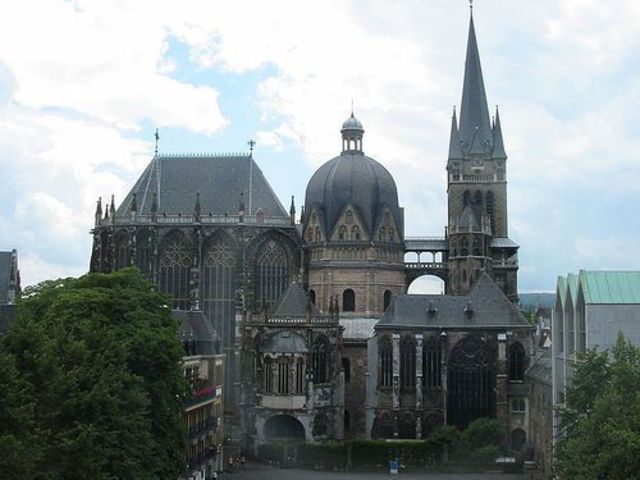 La Regla de Aquisgrán. Canonical