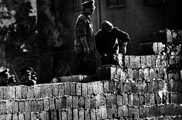 The construction of Berlin Wall